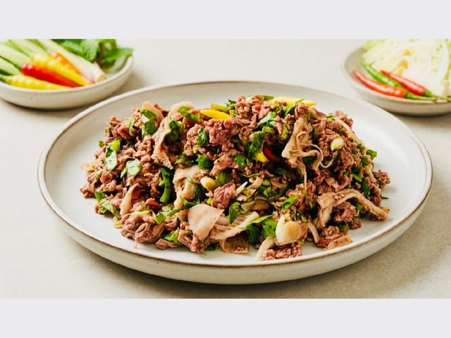 LAAB BEEF SALAD (Minced).